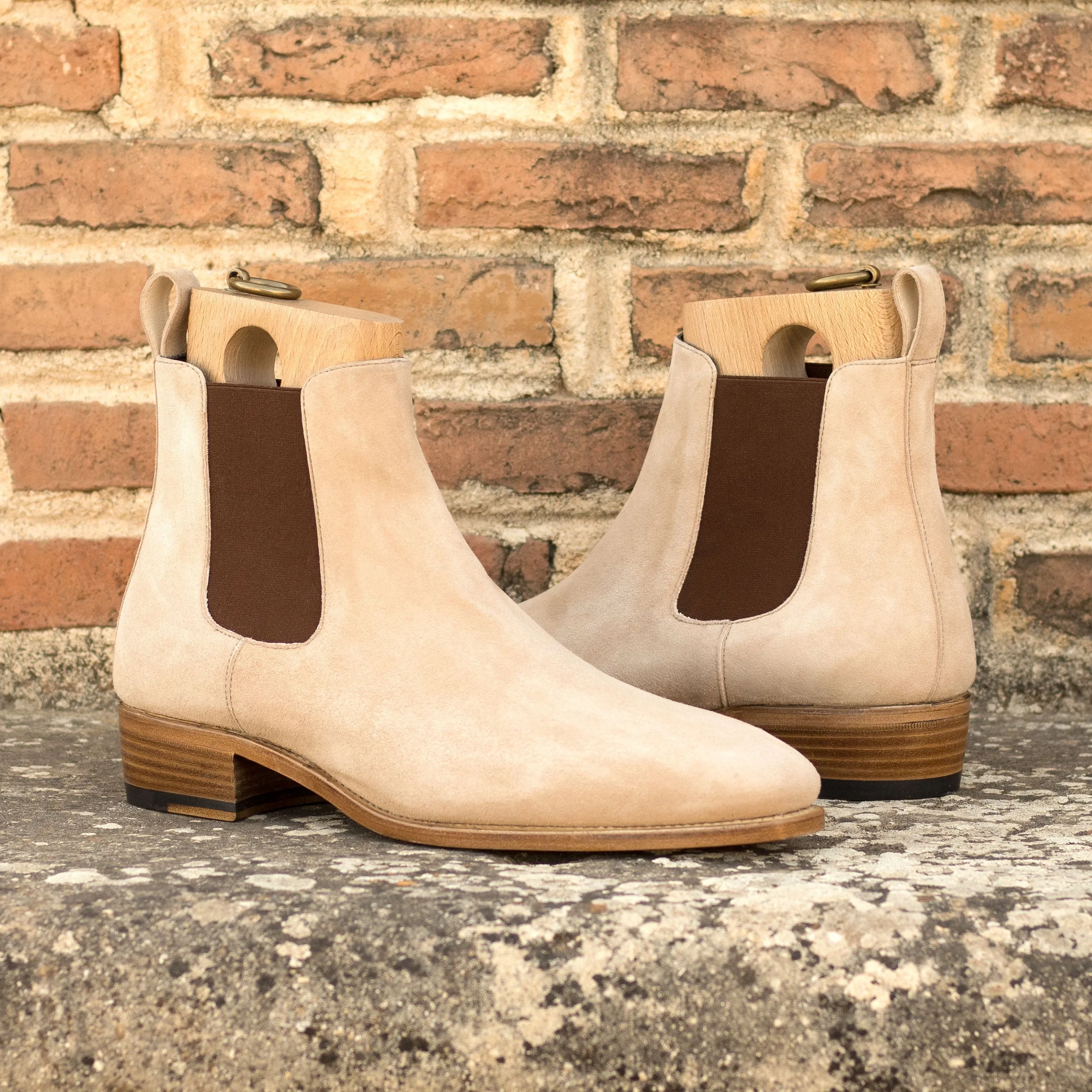 Deneb Chelsea Boots