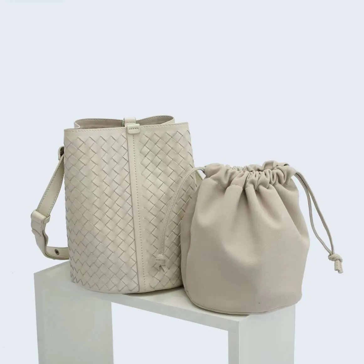 Interwoven Lambskin Leather Bucket Bag, Small Shoulder Bag,  Woven Purse Women Classic bag Crossbody Designer  Bag, Designer Bag